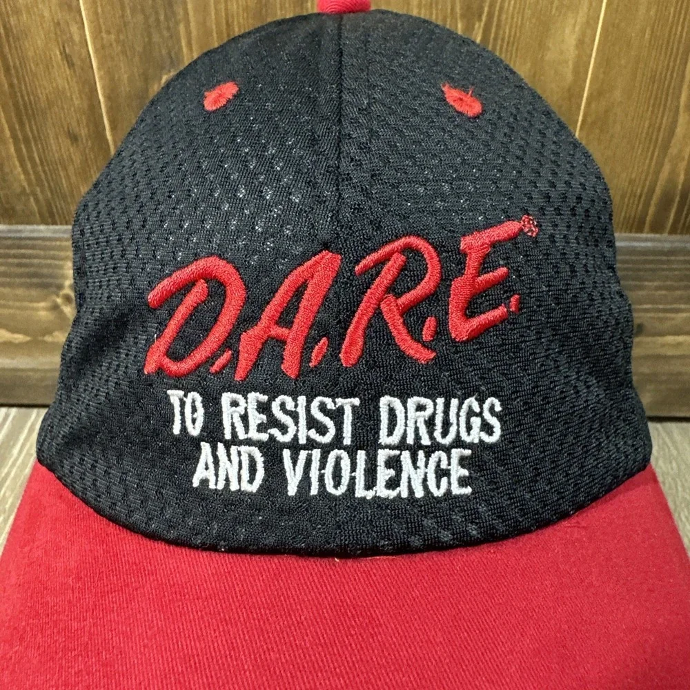 VTG NWOT RARE D.A.R.E. Classic mesh black red SnapBack hat Breathable 80 90s 00s